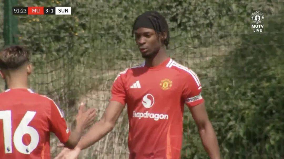 曝毕尔巴鄂欲挖曼联单场6球小妖！红魔萨卡签职业合同，有望迎首秀